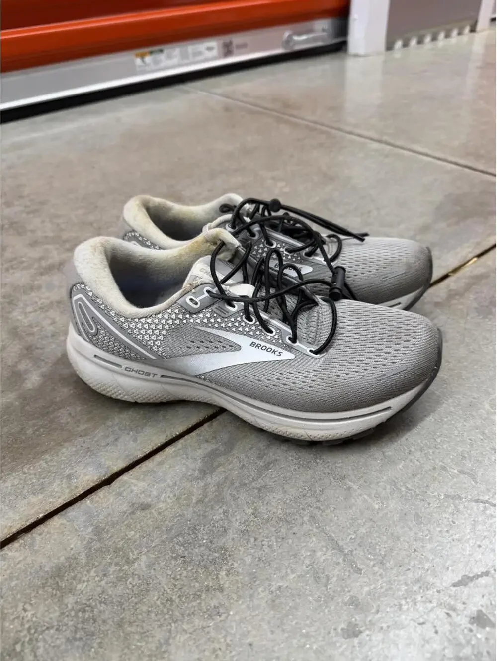 brooks ghost 14 grey and white running shoes size 6.5 WOMENS / NO INSOLE